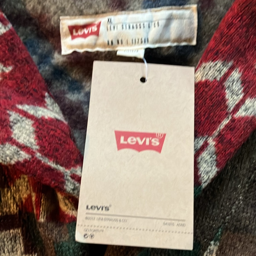 Levis - Picture 3 of 4